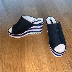 Brand new wedges purchased in Italy. Size 38.